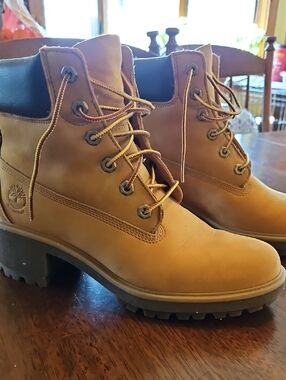 Timberland Women's Size 9 Wheat Lace-Up Heeled Nubuck Boots